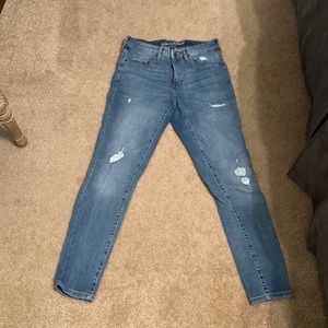 Universal thread distressed skinny jeans